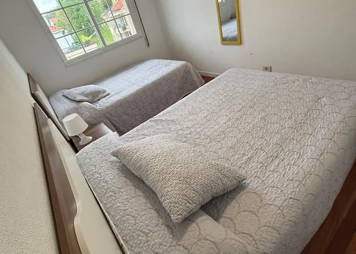 Seaside Retreat: Balcony Views, Rooftop Pool & Tranquility Apartment